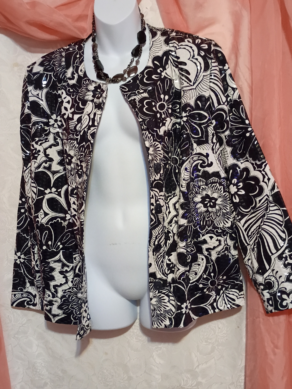 Alfred Dunner Ladies Black and White Floral Textured Blazer Sz 16P